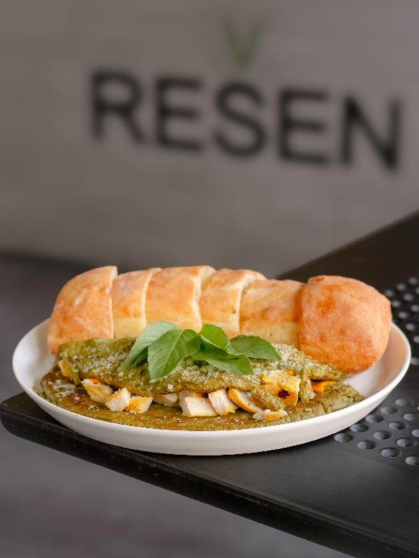 املت مرغ پستو